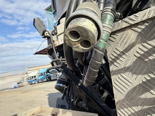 日野プロフィアトレーラーヘッド（トラクターヘッド）大型（10t）[写真29]