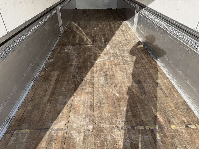 UDトラックスクオンアルミウイング大型（10t）[写真12]