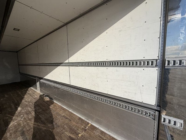 UDトラックスクオンアルミウイング大型（10t）[写真14]