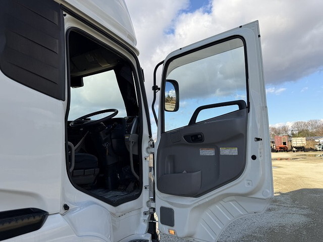 UDトラックスクオンアルミウイング大型（10t）[写真32]