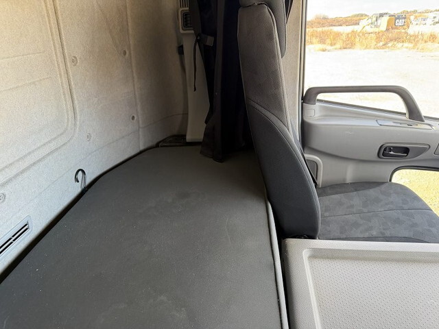 UDトラックスクオンアルミウイング大型（10t）[写真37]