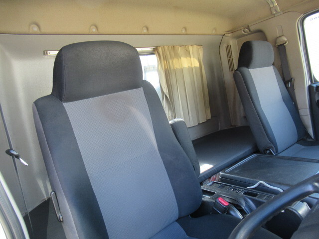 日野レンジャーコンテナ専用車増トン（6t・8t）[写真24]