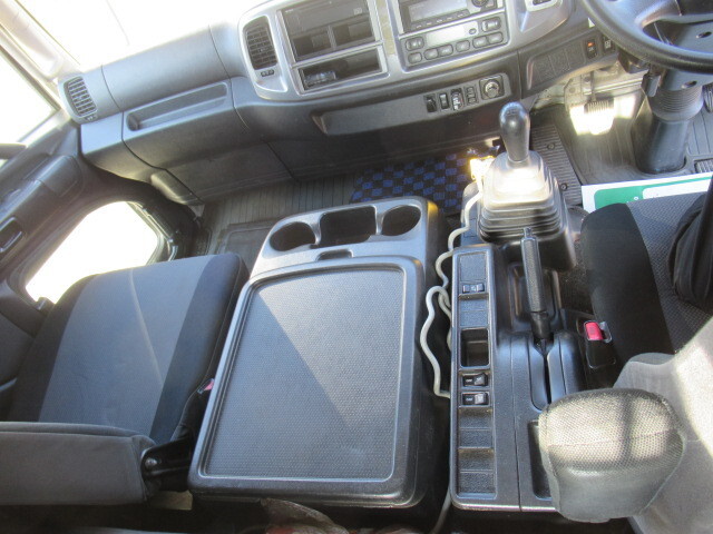 日野レンジャーコンテナ専用車増トン（6t・8t）[写真26]