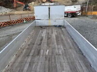 いすゞフォワード平ボディ中型（4t）[写真11]