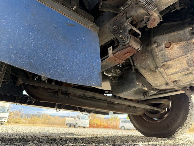 いすゞフォワード平ボディ中型（4t）[写真18]