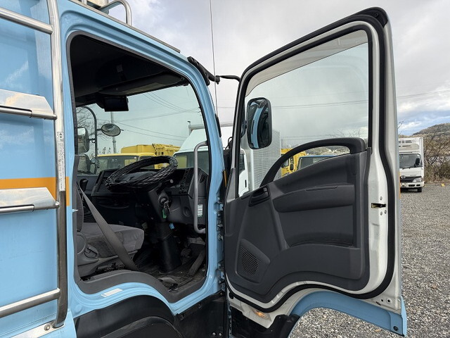 いすゞフォワード平ボディ中型（4t）[写真27]