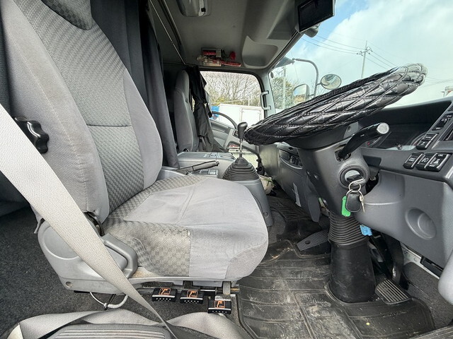 いすゞフォワード平ボディ中型（4t）[写真28]