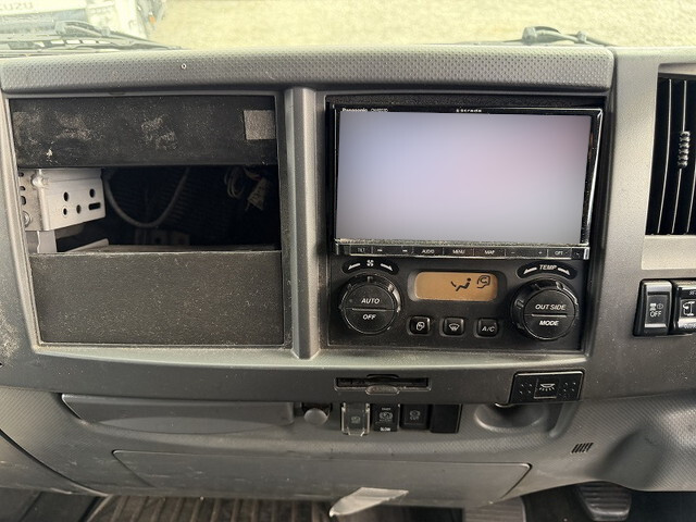 いすゞフォワード平ボディ中型（4t）[写真30]