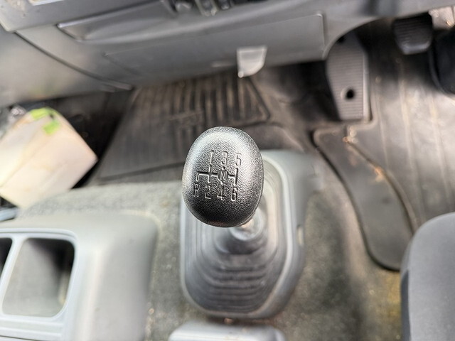 いすゞフォワード平ボディ中型（4t）[写真31]