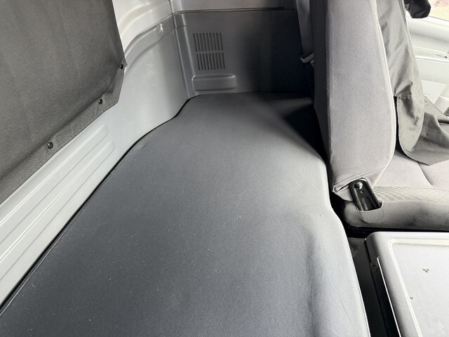 いすゞフォワード平ボディ中型（4t）[写真36]