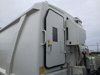 日野レンジャーパッカー車（塵芥車）中型（4t）[写真23]