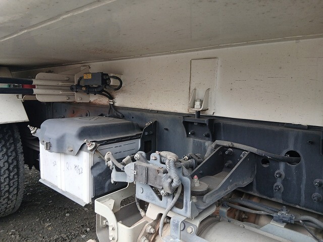 日野レンジャーパッカー車（塵芥車）中型（4t）[写真26]