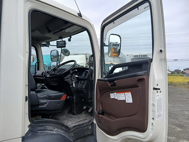 日野レンジャーパッカー車（塵芥車）中型（4t）[写真04]