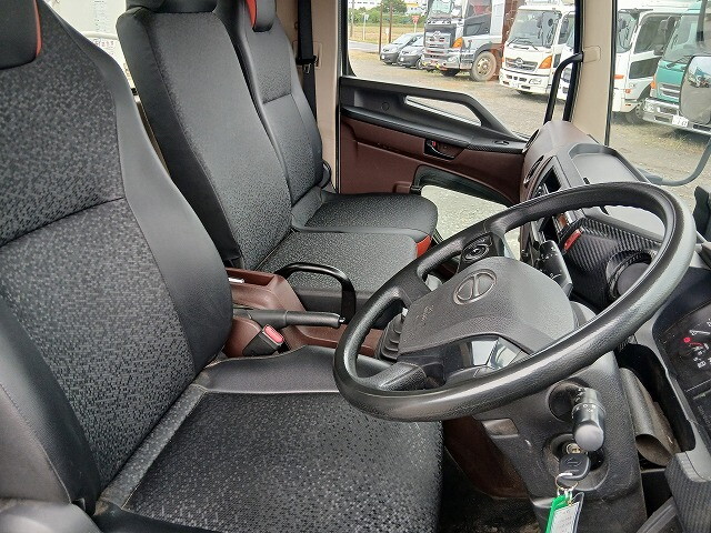 日野レンジャーパッカー車（塵芥車）中型（4t）[写真05]