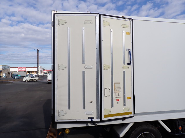 いすゞエルフ冷凍車（冷蔵車）小型（2t・3t）[写真11]