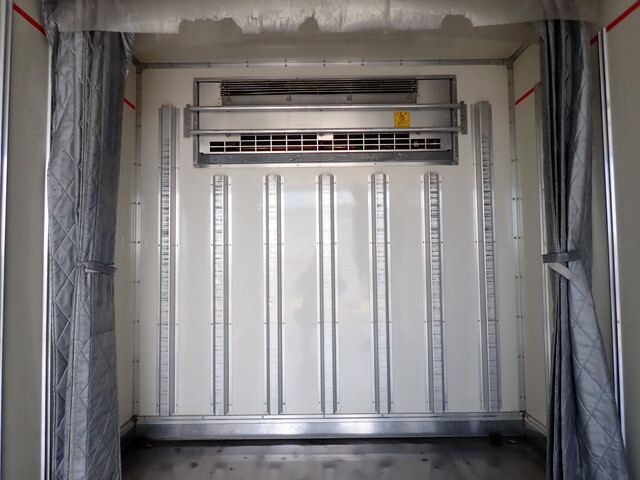 いすゞエルフ冷凍車（冷蔵車）小型（2t・3t）[写真12]