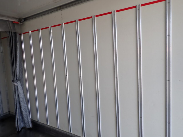 いすゞエルフ冷凍車（冷蔵車）小型（2t・3t）[写真15]