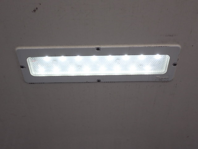 いすゞエルフ冷凍車（冷蔵車）小型（2t・3t）[写真17]