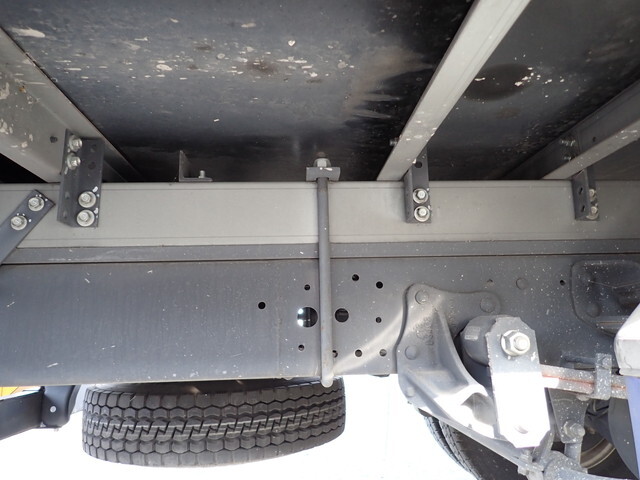 いすゞエルフ冷凍車（冷蔵車）小型（2t・3t）[写真20]