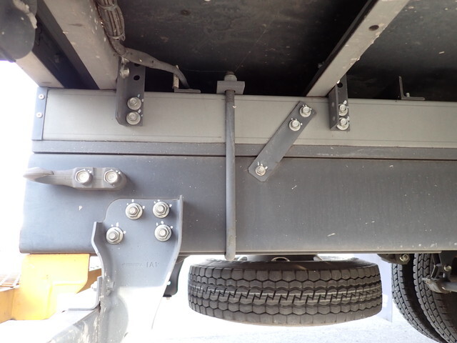 いすゞエルフ冷凍車（冷蔵車）小型（2t・3t）[写真21]