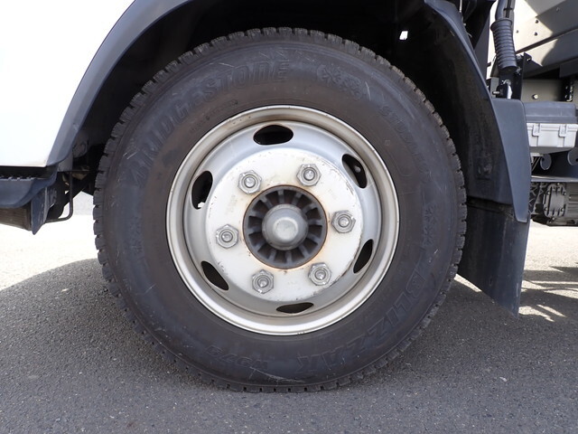 いすゞエルフ冷凍車（冷蔵車）小型（2t・3t）[写真24]