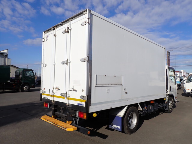 いすゞエルフ冷凍車（冷蔵車）小型（2t・3t）[写真03]