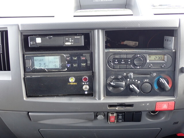 いすゞエルフ冷凍車（冷蔵車）小型（2t・3t）[写真32]