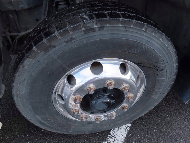 三菱ふそうスーパーグレートバルク車（粉粒体運搬車）大型（10t）[写真11]