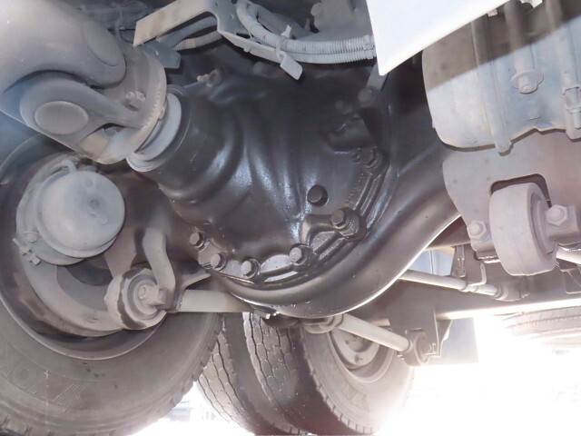 三菱ふそうスーパーグレートバルク車（粉粒体運搬車）大型（10t）[写真07]