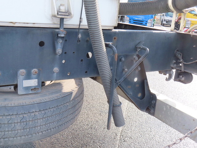 三菱ふそうスーパーグレートバルク車（粉粒体運搬車）大型（10t）[写真08]