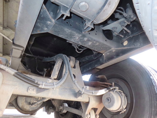 三菱ふそうスーパーグレートバルク車（粉粒体運搬車）大型（10t）[写真09]