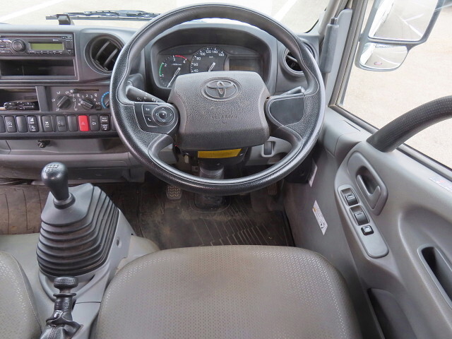 トヨタトヨエースダンプ小型（2t・3t）[写真28]