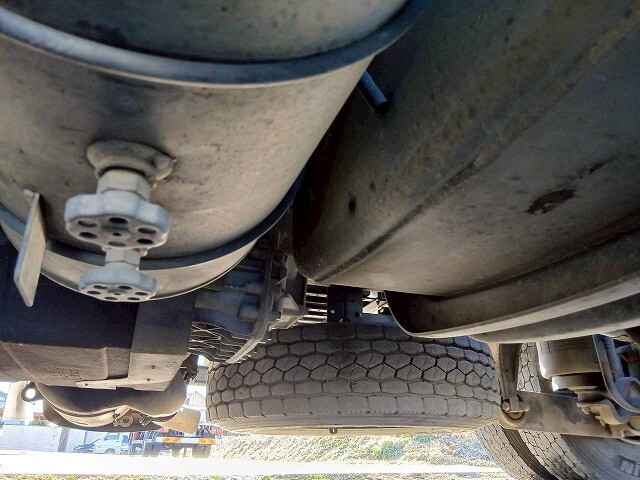 UDトラックスクオントレーラーヘッド（トラクターヘッド）大型（10t）[写真11]