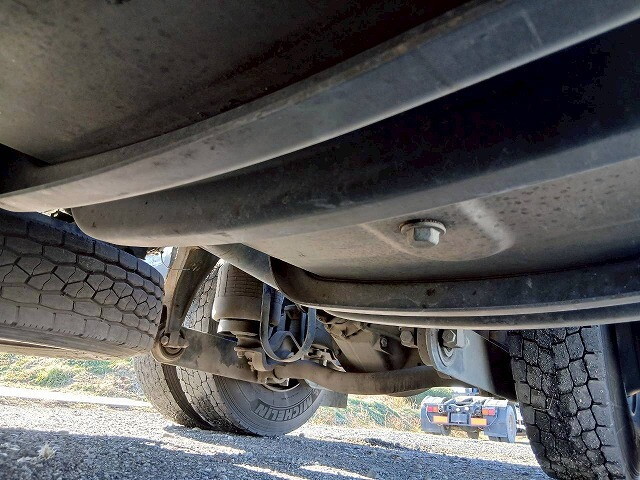 UDトラックスクオントレーラーヘッド（トラクターヘッド）大型（10t）[写真12]