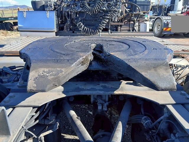 UDトラックスクオントレーラーヘッド（トラクターヘッド）大型（10t）[写真17]