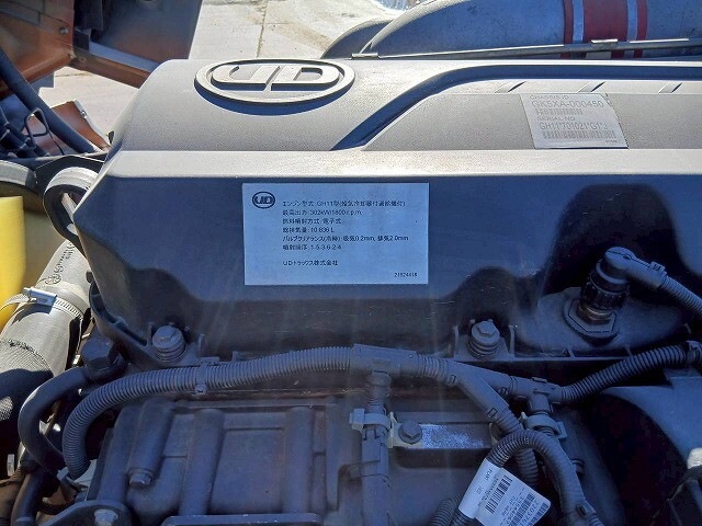 UDトラックスクオントレーラーヘッド（トラクターヘッド）大型（10t）[写真18]