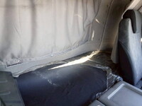 UDトラックスクオントレーラーヘッド（トラクターヘッド）大型（10t）[写真22]