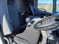 UDトラックスクオントレーラーヘッド（トラクターヘッド）大型（10t）[写真32]