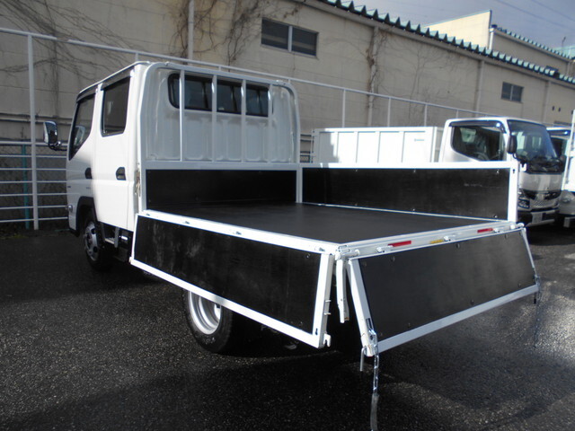三菱ふそうキャンターダブルキャブ（Wキャブ）小型（2t・3t）[写真11]
