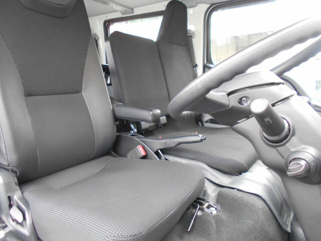 三菱ふそうキャンターダブルキャブ（Wキャブ）小型（2t・3t）[写真26]