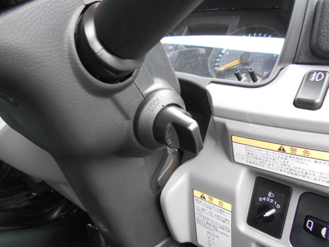 三菱ふそうキャンターダブルキャブ（Wキャブ）小型（2t・3t）[写真35]