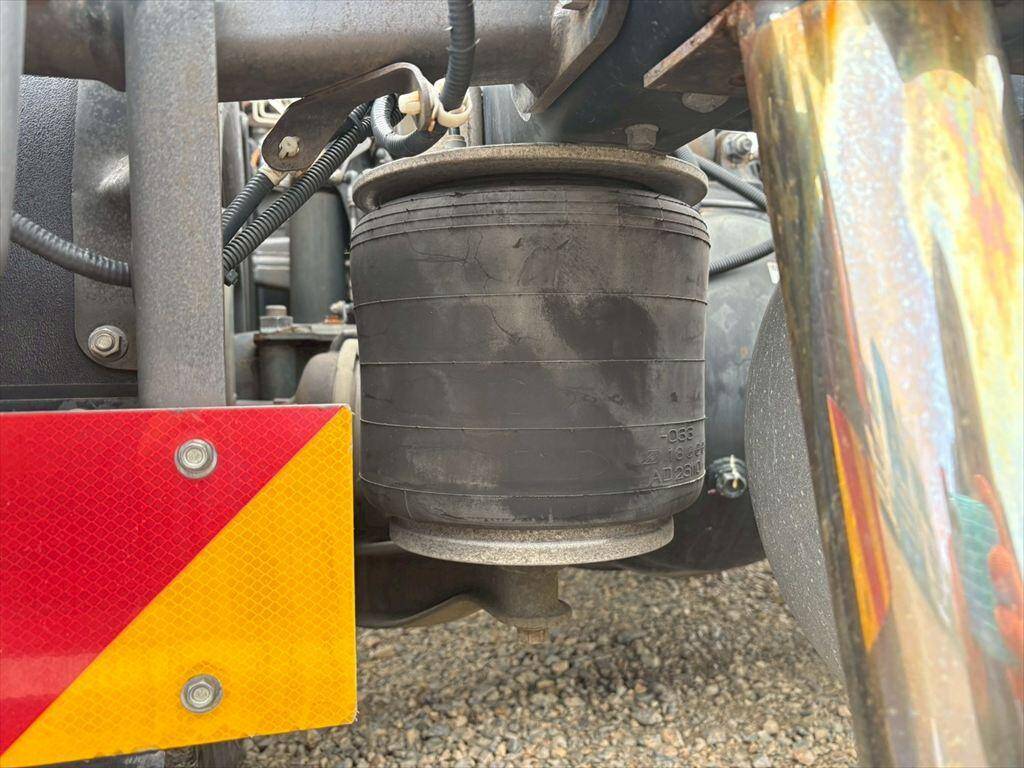 いすゞギガトレーラーヘッド（トラクターヘッド）大型（10t）[写真14]