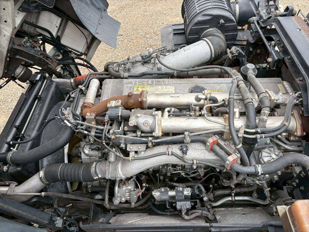 いすゞギガトレーラーヘッド（トラクターヘッド）大型（10t）[写真15]