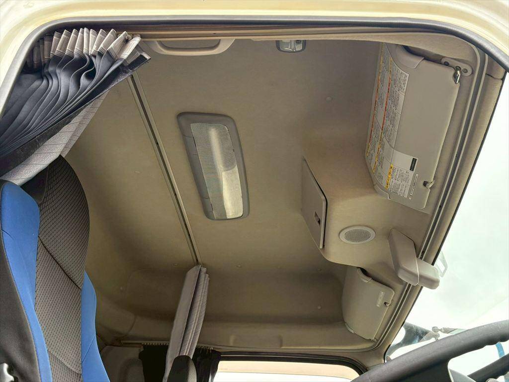 いすゞギガトレーラーヘッド（トラクターヘッド）大型（10t）[写真20]