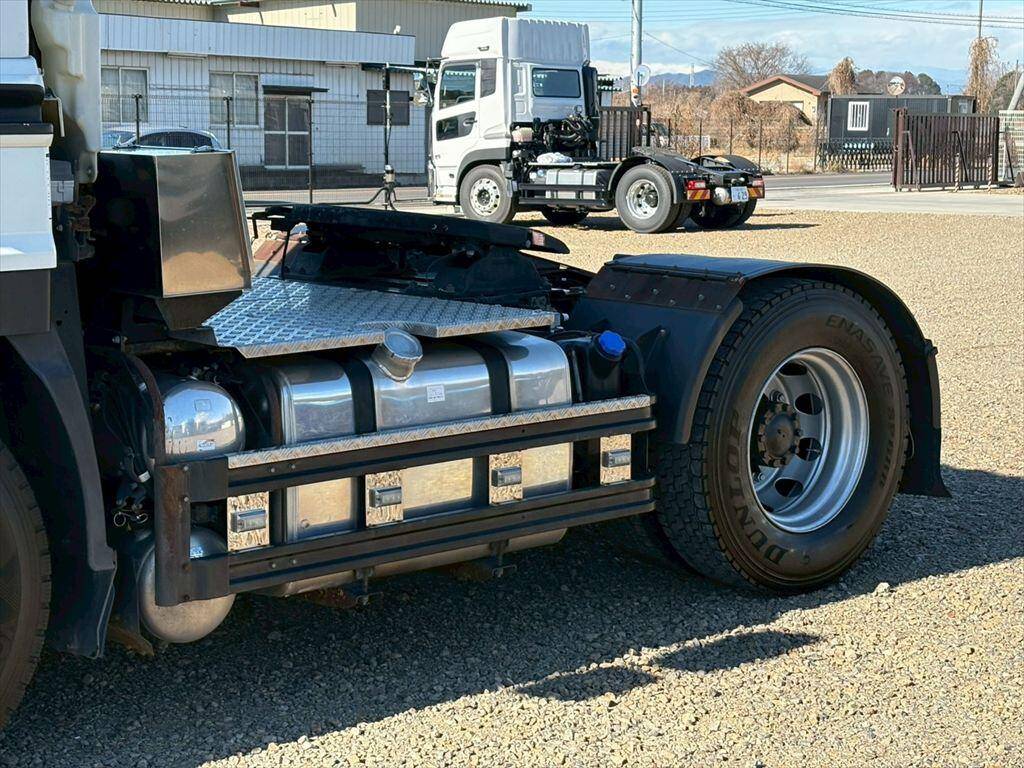 いすゞギガトレーラーヘッド（トラクターヘッド）大型（10t）[写真05]