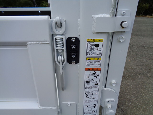 三菱ふそうキャンターダブルキャブ（Wキャブ）小型（2t・3t）[写真18]