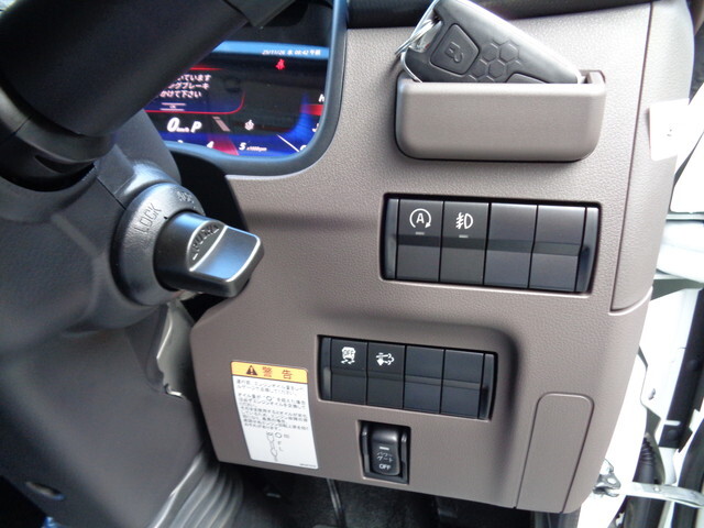 三菱ふそうキャンターダブルキャブ（Wキャブ）小型（2t・3t）[写真35]