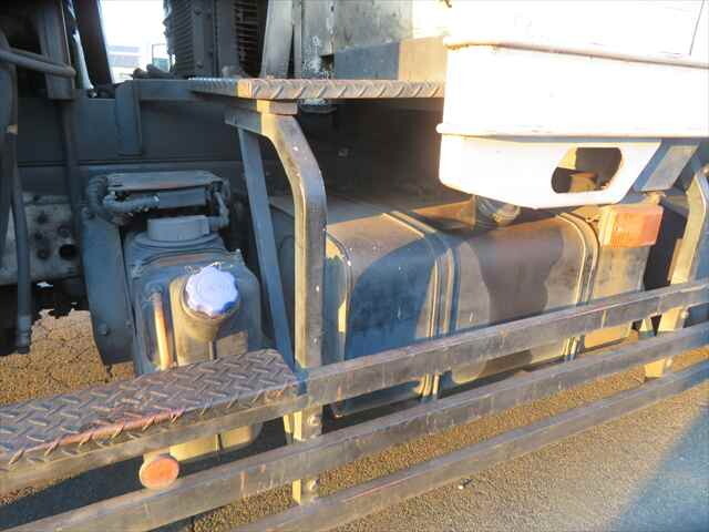 日野プロフィアクレーン付大型（10t）[写真22]