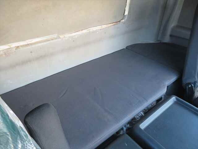 日野プロフィアクレーン付大型（10t）[写真36]