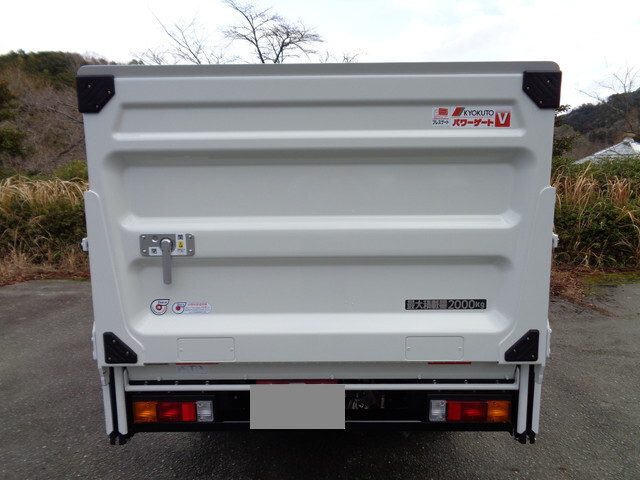 三菱ふそうキャンター平ボディ小型（2t・3t）[写真11]